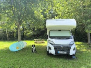 Outdoor capuchin motorhome in Vitoria, pet friendly, ideal for family trips.